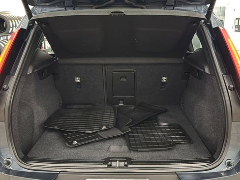 Used 2022 Volvo XC40 T5 Momentum w/ Protection Package image 26