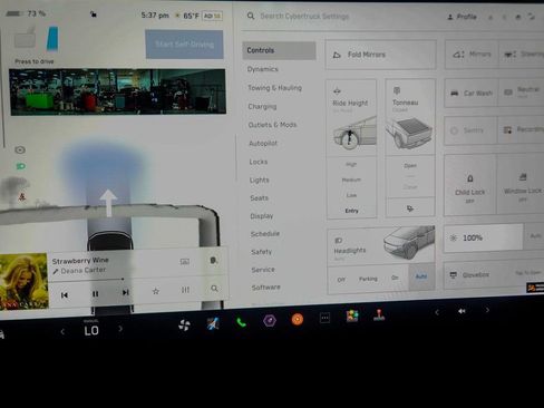 Used 2025 Tesla Cybertruck AWD Crew Cab image 35