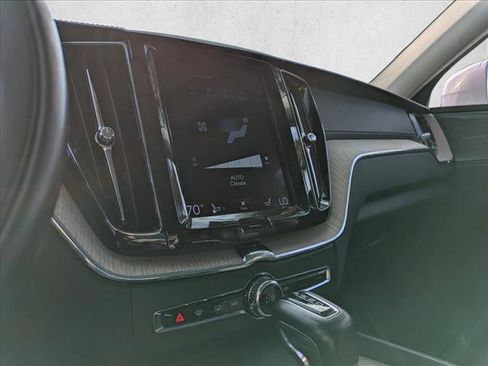 Used 2019 Volvo XC60 T5 Inscription image 14