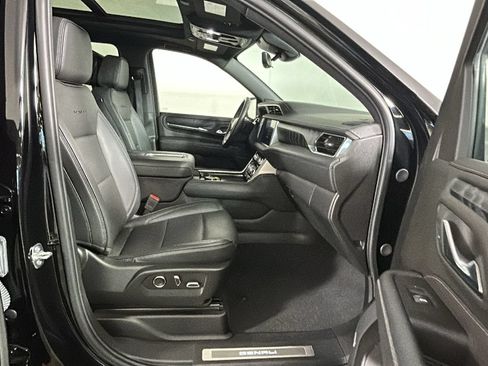 Used 2024 GMC Yukon XL Denali w/ Advanced Technology Package AWD/4WD image 35
