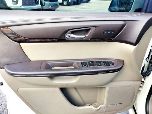 Used 2013 GMC Acadia Denali image 18