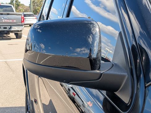 Used 2022 Jeep Grand Cherokee Laredo X image 11