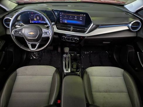 Used 2025 Chevrolet Trax LT w/ LT Convenience Package FWD image 25