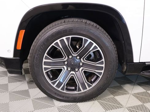 Used 2024 Jeep Wagoneer L Series II w/ Flexible Seating Group AWD/4WD image 19