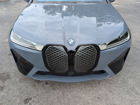 Used 2023 BMW iX xDrive50 w/ Premium Package AWD/4WD image 12