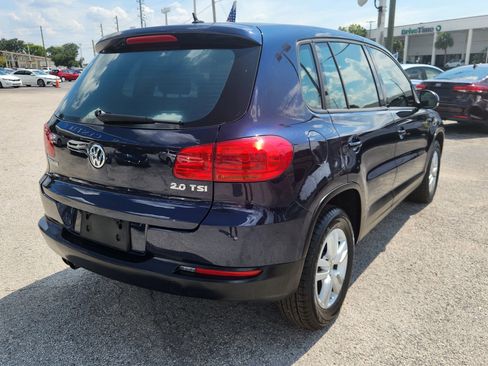 Used 2014 Volkswagen Tiguan S image 9