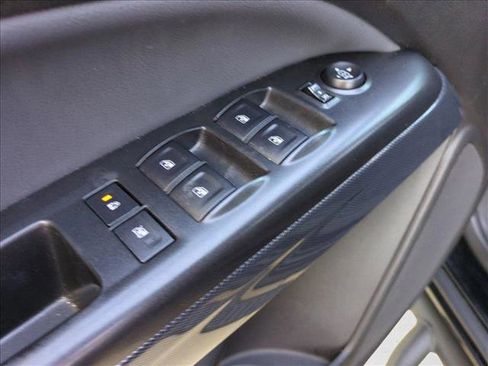 Used 2017 Chevrolet Colorado Z71 w/ LPO, Gearon Divider Package image 12