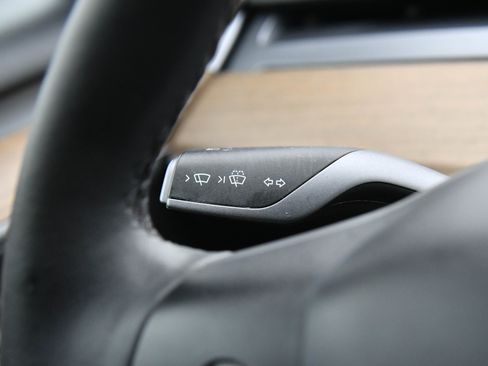 Used 2023 Tesla Model 3 Standard Range image 31