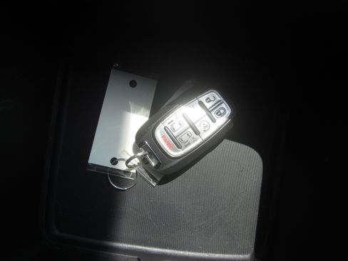 Used 2025 Chrysler Pacifica Select FWD image 15