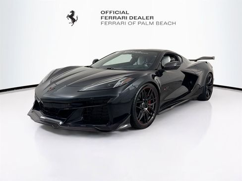 Used 2023 Chevrolet Corvette Z06 w/ Z07 Performance Package RWD image 3