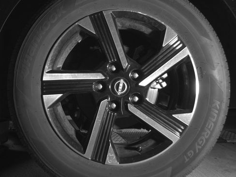 Used 2025 Nissan Sentra SV FWD image 14