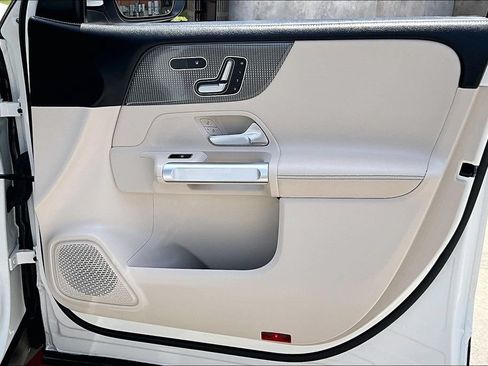 Used 2022 Mercedes-Benz GLB 250 image 19