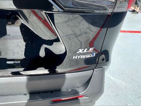 Used 2021 Toyota RAV4 XLE w/ Convenience Package image 22