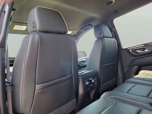 Used 2024 GMC Yukon XL SLT image 12