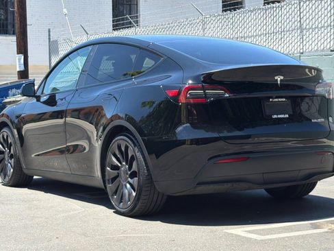 Used 2023 Tesla Model Y Performance AWD/4WD image 3