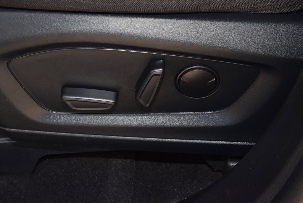 Used 2023 Ford Explorer XLT AWD/4WD image 33