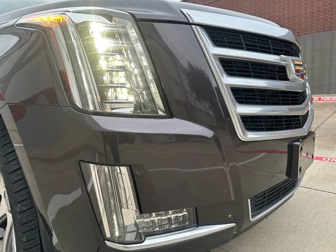 Used 2016 Cadillac Escalade Luxury image 5