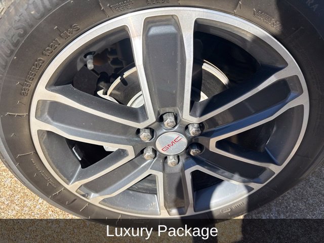 Used 2022 GMC Acadia SLT w/ Technology Package FWD image 14