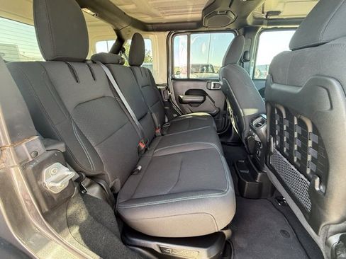 Used 2023 Jeep Wrangler Unlimited Rubicon 4xe image 35