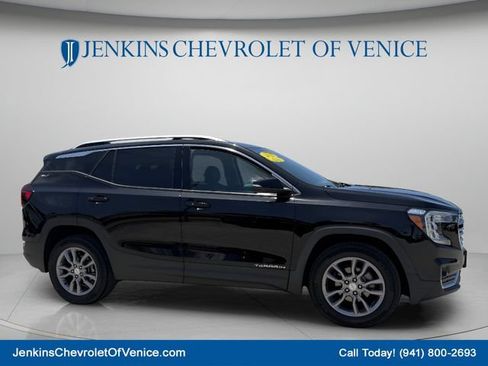 Used 2023 GMC Terrain SLT AWD/4WD image 2