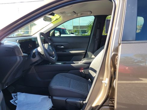 Certified 2025 Nissan Kicks SV FWD image 18