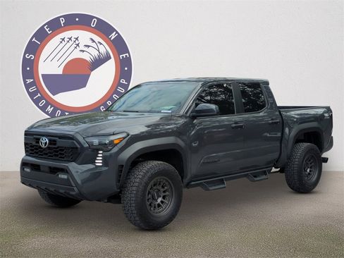 Used 2025 Toyota Tacoma TRD Off-Road image 2