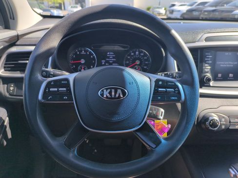 Used 2020 Kia Sorento AWD V6 image 17
