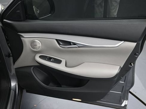 Used 2023 INFINITI QX50 Luxe w/ Accent Package FWD image 32
