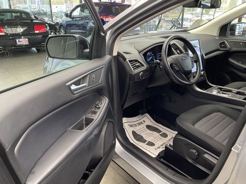Used 2022 Ford Edge SE w/ Black Appearance Package image 8