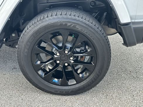 Certified 2022 Jeep Wrangler Unlimited Sahara AWD/4WD image 20