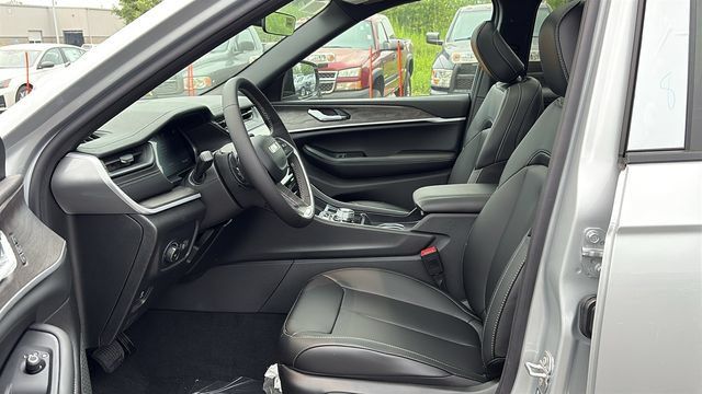 New 2026 Jeep Grand Cherokee L Limited AWD/4WD image 9