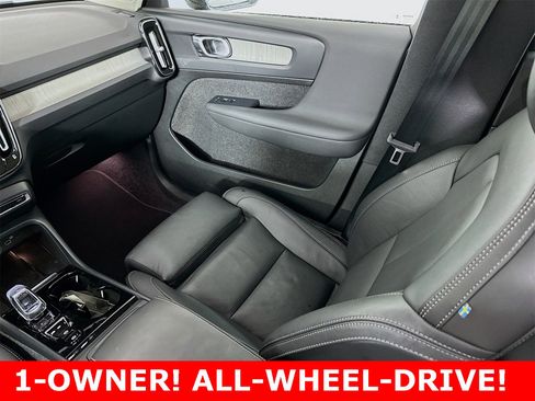 Used 2025 Volvo XC40 B5 Plus image 24