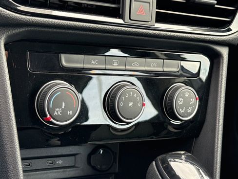 Certified 2023 Volkswagen Taos S FWD image 48