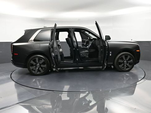 Used 2023 Rolls-Royce Cullinan w/ Technology Package image 41