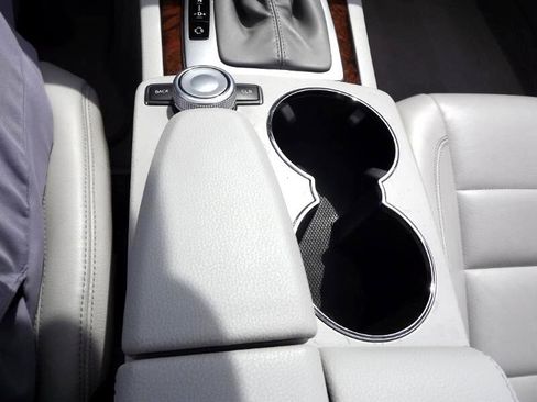 Used 2011 Mercedes-Benz E 350 Cabriolet image 23