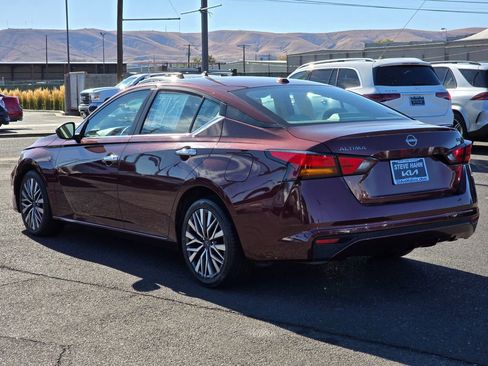 Used 2024 Nissan Altima 2.5 SV image 3