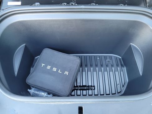 Used 2022 Tesla Model Y Long Range image 30