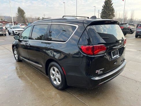 Certified 2018 Chrysler Pacifica Touring-L image 4