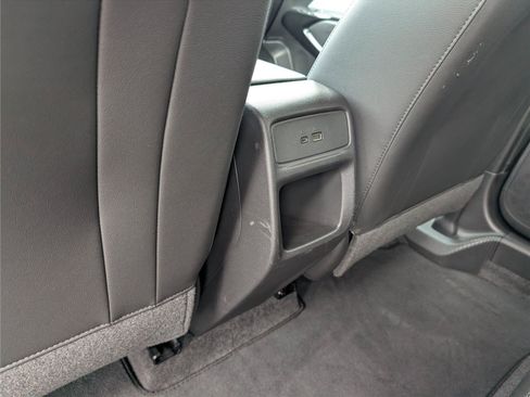 Used 2025 Chevrolet Trax LT FWD image 29