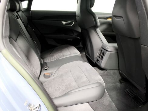 Used 2023 Audi e-tron GT Premium Plus image 35