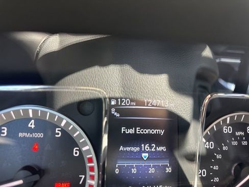 Used 2018 Nissan Titan SV w/ SV Convenience Package image 31