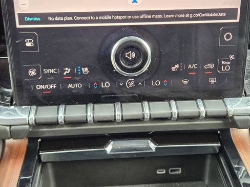 Used 2025 GMC Yukon Denali AWD/4WD image 19