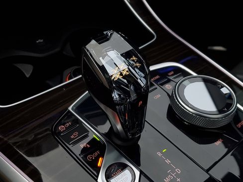 Used 2019 BMW X5 xDrive50i w/ M Sport Package image 32