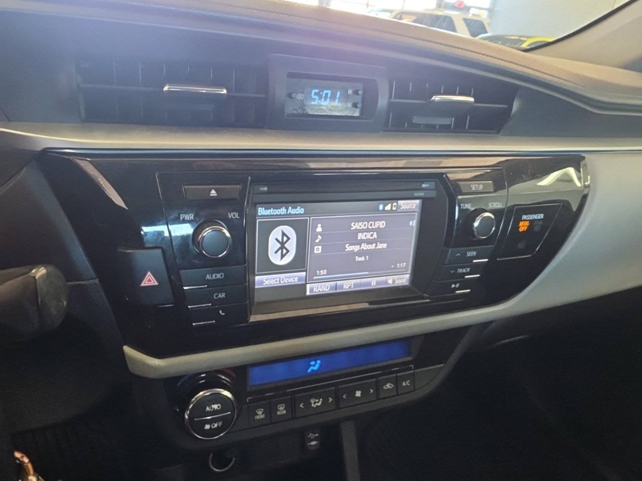 Used 2015 Toyota Corolla LE FWD image 8