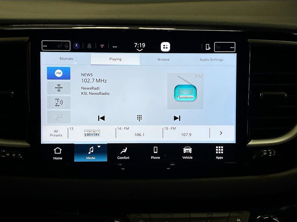 Used 2026 Chrysler Pacifica Select FWD image 14