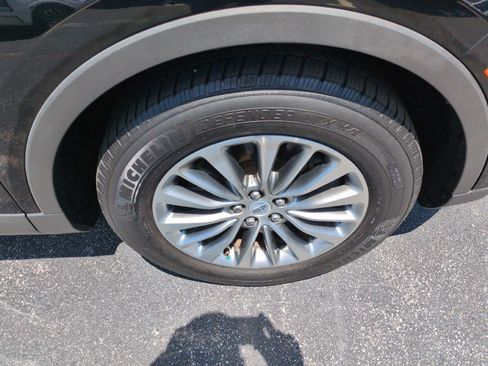 Used 2017 Lincoln MKX Select w/ Select Plus Package FWD image 10