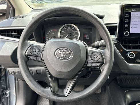 Used 2020 Toyota Corolla LE FWD image 18