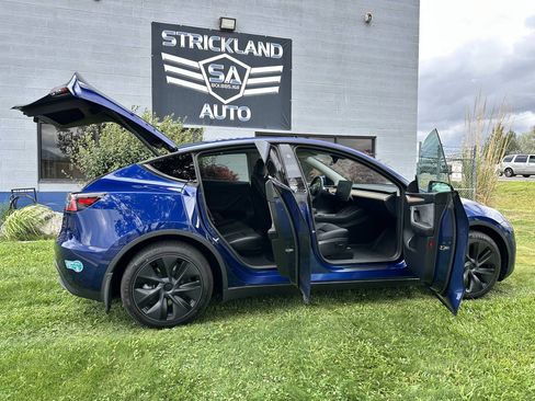 Used 2025 Tesla Model Y Long Range AWD/4WD image 27