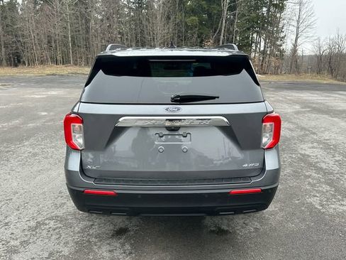 Used 2023 Ford Explorer XLT AWD/4WD image 4