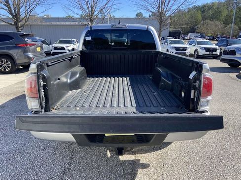 Used 2022 Toyota Tacoma TRD Sport w/ Technology Package AWD/4WD image 10